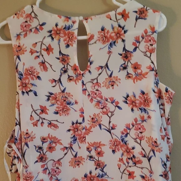 Love J Floral Dress with Lace Detail And Peek A Boo Sholders - Picture 8 of 11